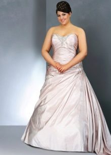 Vestido de noiva completo com um tom lilás