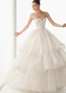 Копринена сватбена рокля великолепна