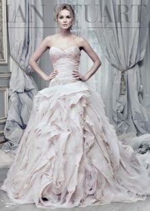 Драпирана сватбена рокля на Ian Stuart