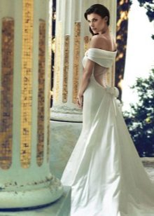 فستان الزفاف من قبل المصمم اليساندرو انجيلوزي