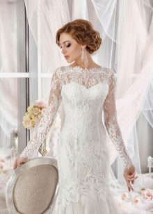 Gaun pengantin dengan ilusi dada dan lengan