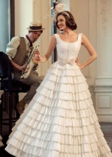 طبقات فستان الزفاف الرجعية
