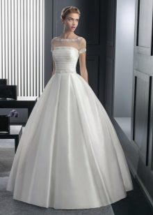 Сватбена сатенена рокля от Роза Клара