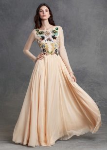 Вечерна бежова рокля от Dolce и Gabbana