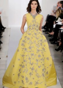 Váy dạ hội màu vàng của Oscar de la Renta