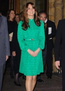 Kate Middleton dalam pakaian zamrud yang sederhana