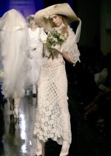 Плетене на една кука сватбена рокля с техника с различна сложност
