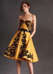فستان سهرة أصفر مع دانتيل