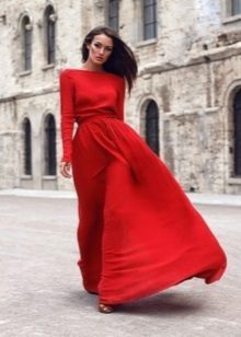 Raudona vakarinė suknelė su rankovėmis