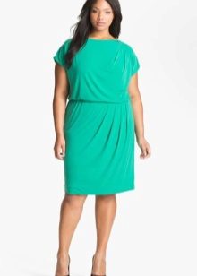 Къса зелена вечерна рокля за наднормено тегло