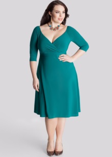 Зелена вечерна рокля за наднормено тегло
