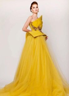 Жълта вечерна рокля от шифон