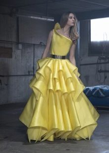  Une magnifique robe de soirée jaune d'Isabelle Sanchez