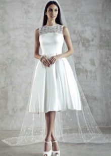 Trumpa pūkuota atlaso vestuvinė suknelė