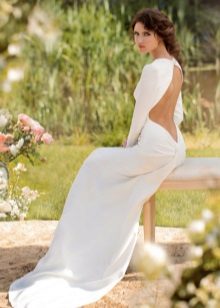 Сатен сватбена рокля с отворен гръб