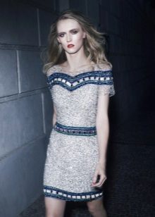 Бяла вечерна рокля със синя гарнитура