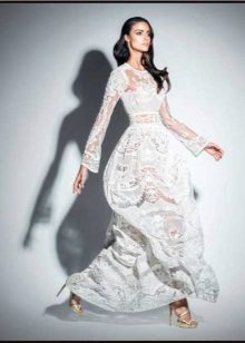 Бяла дантелена рокля на Zuhair Murad