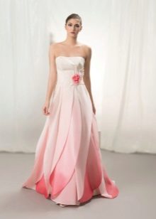 Бяла и розова сватбена рокля