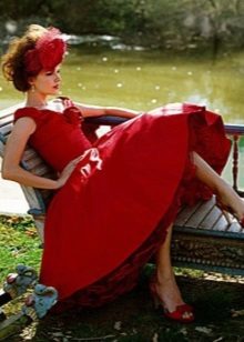 فستان زفاف أحمر قصير