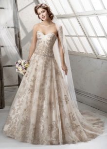 Цветна сватбена рокля с дантела