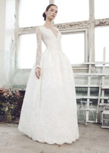 Puffy wedding dress with lace