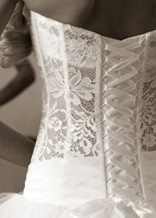 Svadobné šaty s uzavretým korzetom