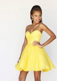 geltona trumpa vakarinė suknelė