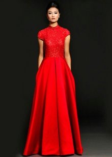 Червена вечерна рокля с яка