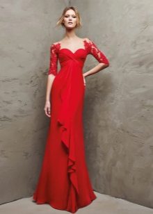 Црвена вечерња хаљина с чипкастим рукавима