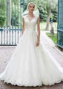 А-линия сватбена дантелена рокля