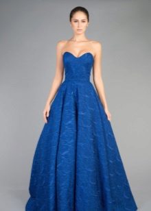 Bufiasta niebieska suknia wieczorowa