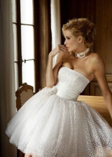 gaun pengantin bengkak pendek dengan korset