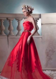 Rochie roșie de seară cu corset