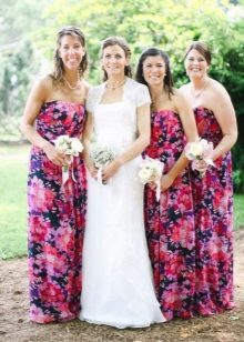 Krāsainas kleitas līgavas māsām