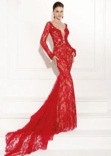 Raudonų undinių vakarinių nėrinių suknelė