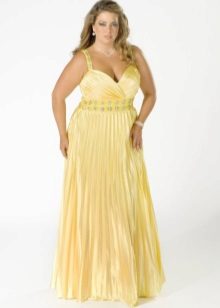 Žlté letné šaty na svadbu s nadváhou