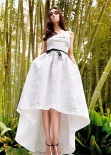 Вечерна рокля къса предна дълга задна част бяла