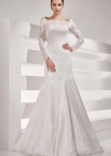 Gaun pengantin dengan lengan dari koleksi Recato