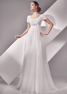 Сватбена рокля в стил Емпайър от Амур Брилд