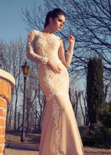 فستان زفاف من الدانتيل من مجموعة Crystal Desing 2014