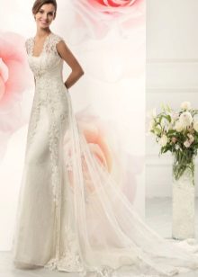 فستان زفاف مع حلقة من مجموعة BRILLIANCE من Naviblue Bridal