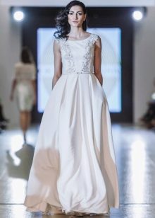 Πλούσιο φόρεμα από τη συλλογή Privee 2016