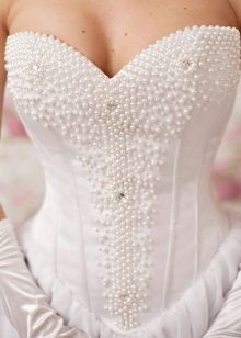 Сватбен корсет, украсен с перли