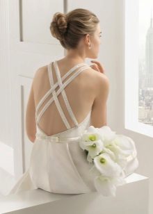 Rosa Klāras 2015. gada kāzu kleita ar spageti siksnām
