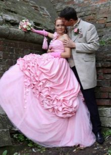 Rosa Hochzeitskleid