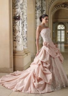 Suknia ślubna syrenka w kolorze różowym