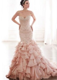 Сватбена рокля на русалка в розово с пухкава опашка