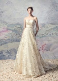 Spausdinkite „Dramblio kaulo“ kremo atspalvio vestuvinę suknelę