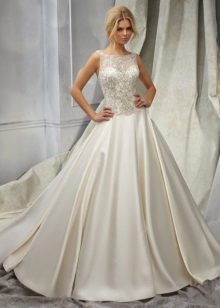 Сватбена рокля от русалка от слонова кост
