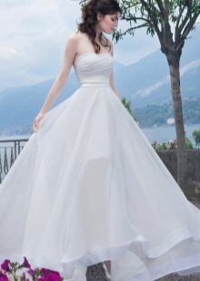 Vestido de noiva com uma fenda da coleção de Veneza de Gabbiano